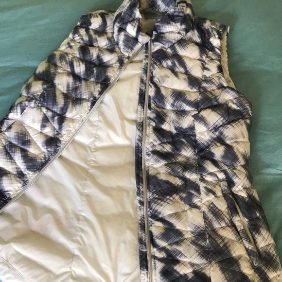 Athleta Altitude goose down vest size small - Picture 5 of 8